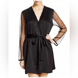Flora Nikrooz Showstopper Lacey back Robe in black